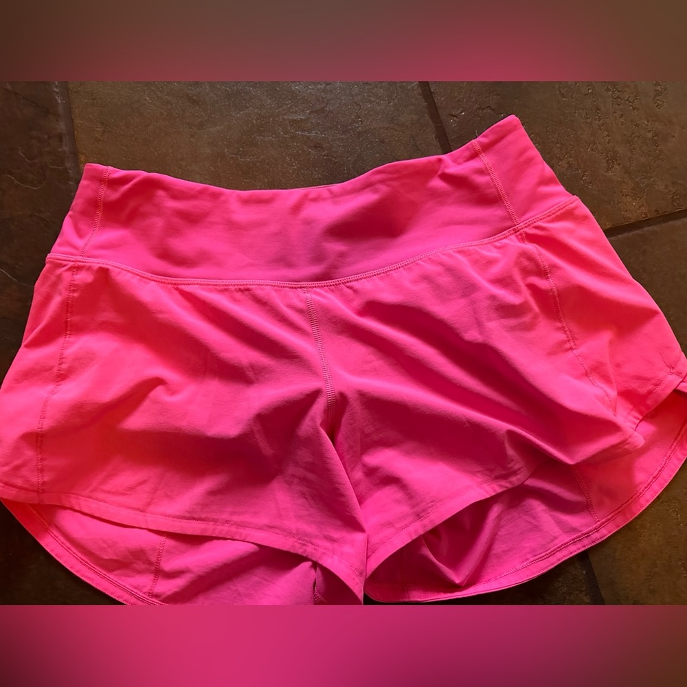 Lululemon mid rise lined short  4” size 6